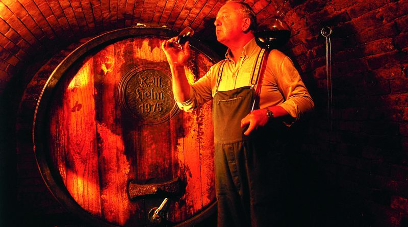 Weinbauer im Keller